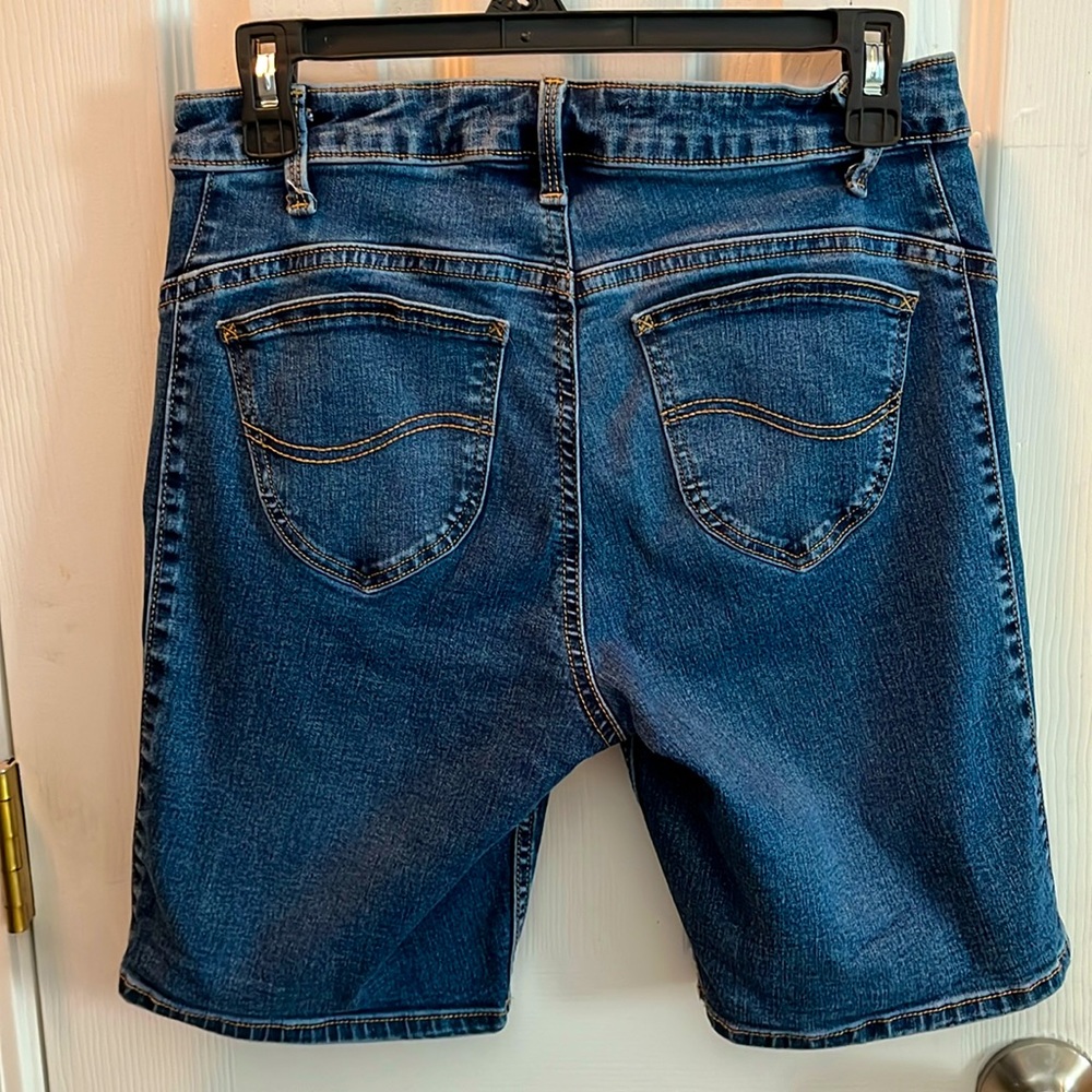 Women Lee Shape Illusions SlimFit  Bermuda Denim Shorts Size 8 NEW Without Tags
